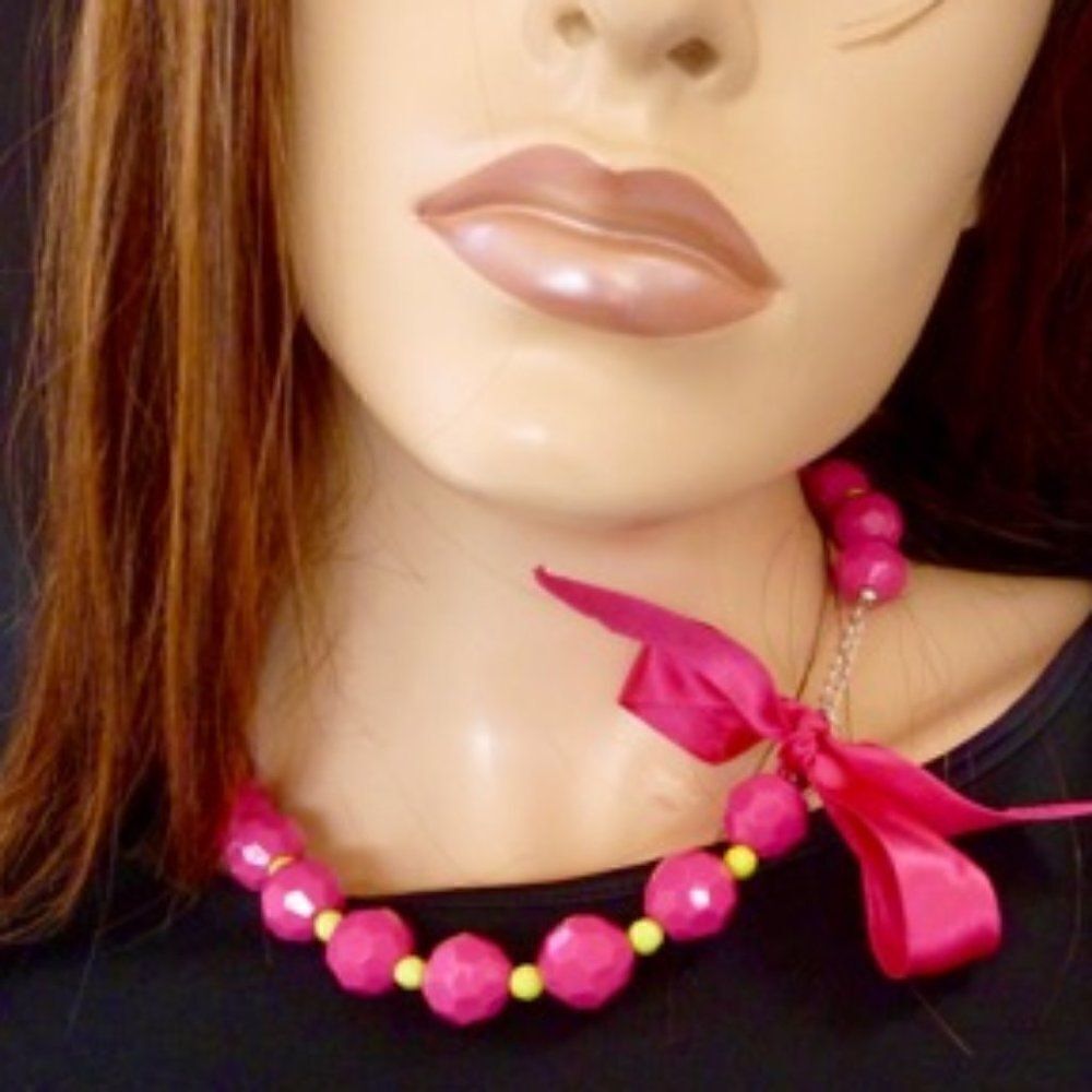 HOT PINK-LIME GREEN-BOW PLASTIC BEAD NECKLACE 4FUN
